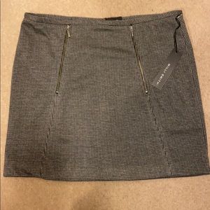 Black/gray checked skirt SZ 8 NWT